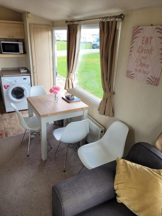 6 Berth Seawick Caravan Park, St Osyth Колчестър Екстериор снимка