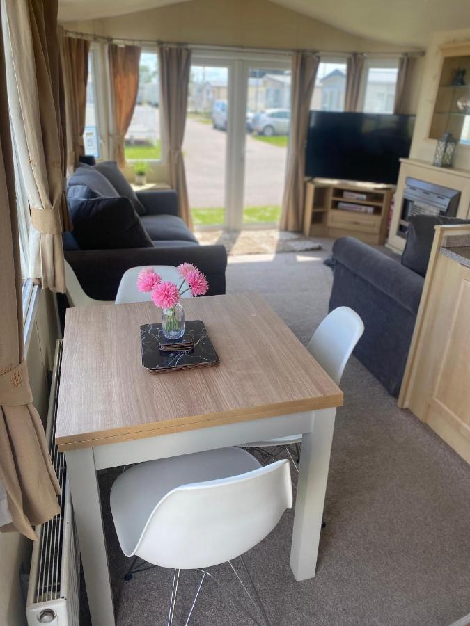 6 Berth Seawick Caravan Park, St Osyth Колчестър Екстериор снимка